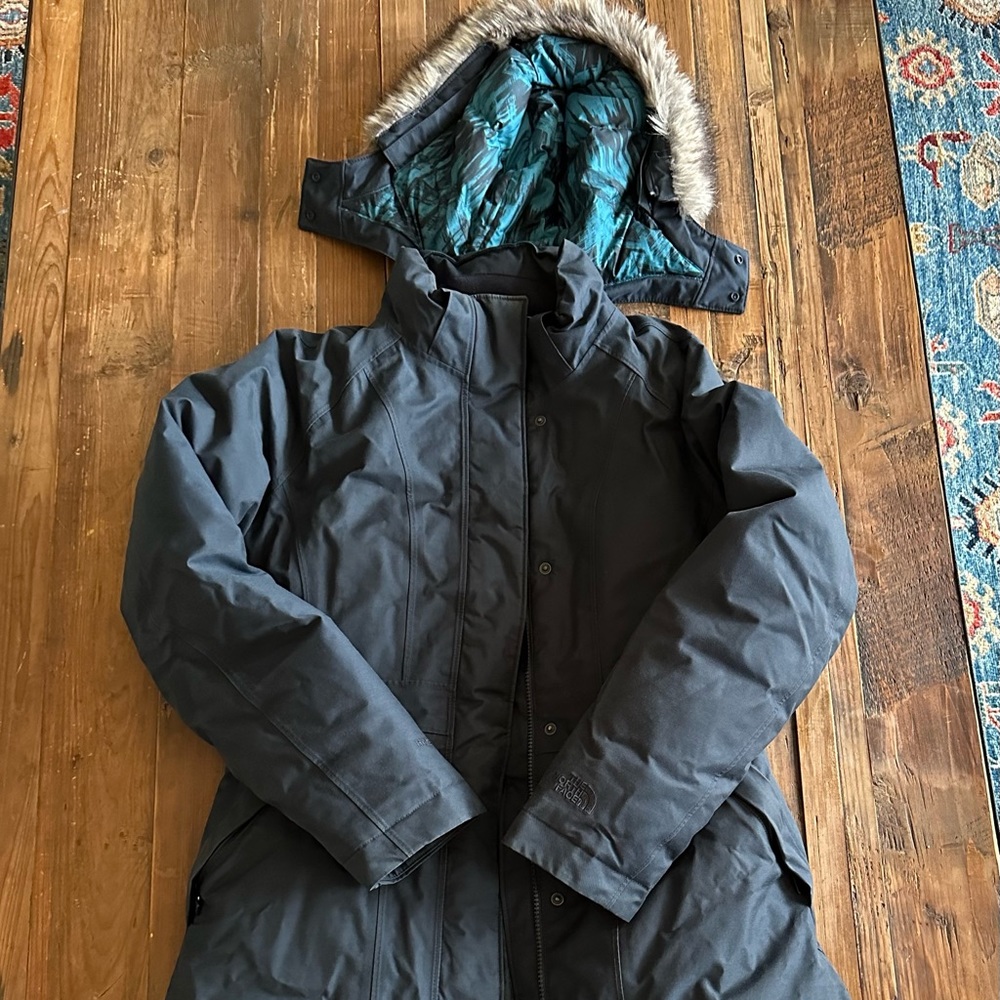 North Face Navy Blue Winter Parka with Removable Hood Size Women’s Small